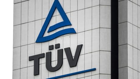 TÜV führt neue Sicherheitsprüfung für Solarspeicher ein: Das steckt dahinter