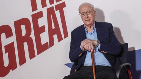 Michael Caine (92) onderbreekt mogelijk pensioen voor nieuwe film