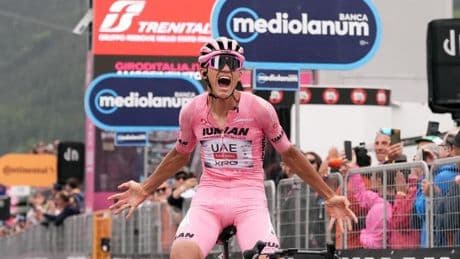 Del Toro resurge en el Giro y gana la etapa del Mortirolo
