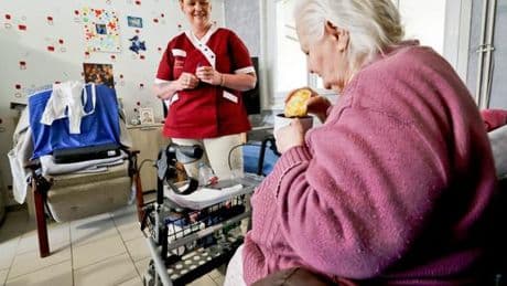 Le coût de l’aide à domicile pour les personnes âgées dépendantes s’envole du fait de la rigueur budgétaire
