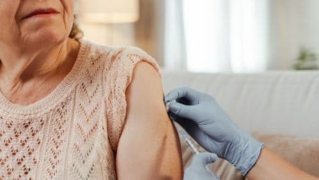 Ehpad : la vaccination bientôt obligatoire ?