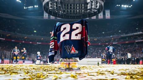 Emotionale Momente - Eisbären widmen ihrem verstorbenen Eder den Titel