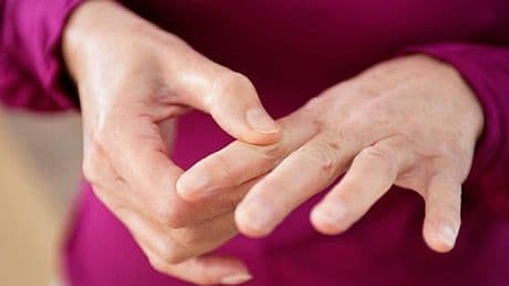 Schmerzen wie Nadelstiche im Finger: Ursachen