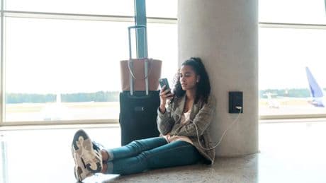 La advertencia sobre tu móvil del Gobierno de EEUU que deberías seguir en un aeropuerto