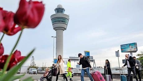 Oplopende prijzen vliegtickets en bungalowparken stuwen inflatie