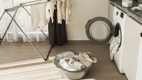 Waschmaschinentür offen lassen – sinnvoller Trick oder teurer Fehler?