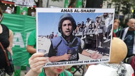 Fransa'da, Gazze'deki gazetecileri öldüren İsrail protesto edildi