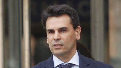 La consultora de la pareja de Ayuso factura la mitad y contrata personal tras su escándalo de fraude fiscal