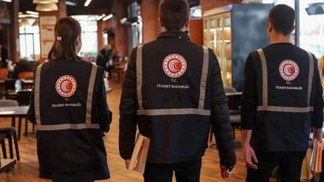 Bakanlıktan 'sağlık riski taşıyor' uyarısı: Çocuk kıyafetine satış yasağı, toplatılıyor