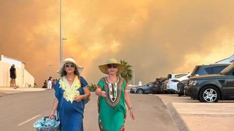 Los incendios asedian España y obligan a desalojar a miles de personas