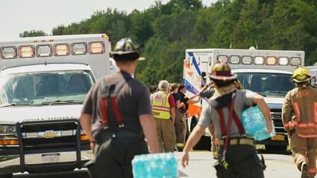 Etats-Unis : un car de tourisme se renverse sur une autoroute dans l’Etat de New York, plusieurs morts selon la police