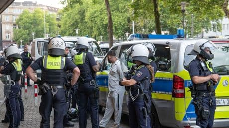 Großeinsatz in Düsseldorf - Massenschlägerei zwischen Syrern und Kurden