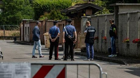 Garlasco, tracce biologiche nell?impronta sulla porta: non sangue, ma si può estrarre dna. II pm: «C?è la firma del killer»