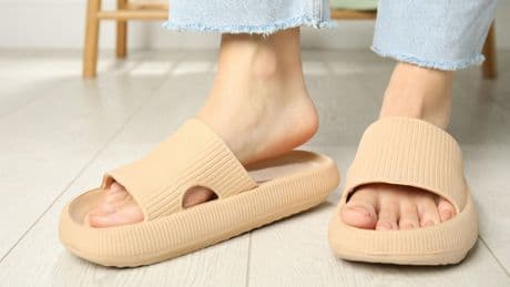 Modetrend: Puffy Sandals: Darum sind die bequemen Schuhe ein Must-have