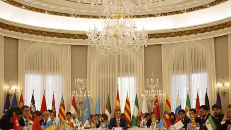 Sánchez anuncia a los presidentes 175 millones para que familias sin recursos accedan gratis a educación de 0 a 3 años