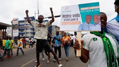 En Côte d’Ivoire, une marche “impressionnante” pour “dire non à l’exclusion” des opposants