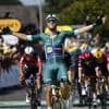 Wout van Aert deed Jonathan Milan er flink voor werken: bekijk hier de stevige sprint in Laval
