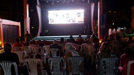 Sinemaseverler yaz akşamlarında Defne’de buluştu