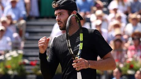 Jacob Fearnley reaches first ATP quarter-final with three-set win at Queen's