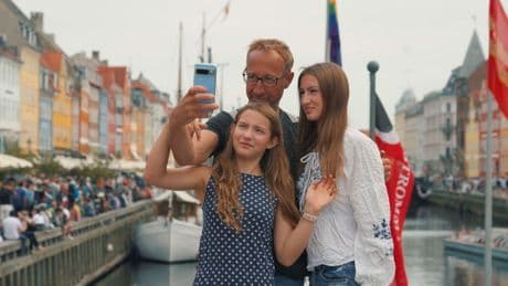 Denemarken wil toerist die steentje bijdraagt: gratis varen én afval opvissen