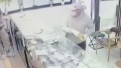 Kuyumcuya kuru sıkı tabancayla giren şüpheli tutuklandı