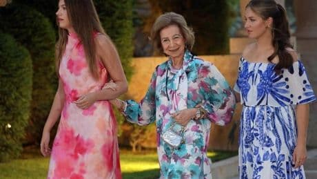 Leonor y Sofía, el mejor apoyo para la reina emérita ante la ausencia de su hermana Irene