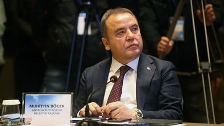 Son dakika... Muhittin Böcek görevden uzaklaştırıldı
