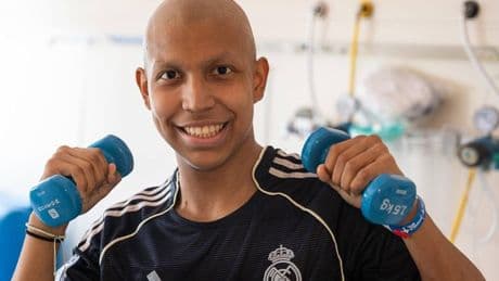 Steven, el paciente 'vitamina' del Hospital Vall d'Hebron: "Mi fisioterapeuta me ha puesto en forma para volver a jugar a fútbol"