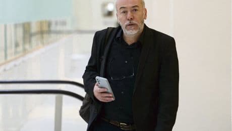 « Trois millions d’euros ont été détournés » : des ex-dirigeants et dessinateur du « Canard enchaîné » au tribunal pour abus de biens sociaux