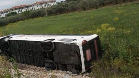 Manisa'da yolcu otobüsün devrildi! 16 kişi yaralandı