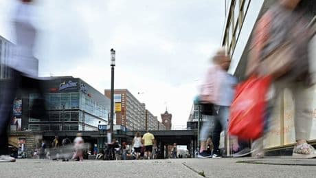 Polizeischüler schlägt Familienvater zusammen