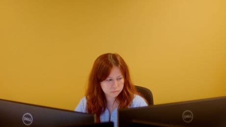 Deze zes mensen zien het vuilste van wat er op het internet rondgaat