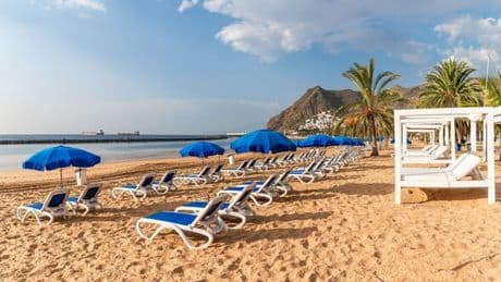 Canary Islands sunbed wars hits new level as tourists in Tenerife reserve space on floor
