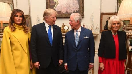 «La rencontre avec la reine d’Angleterre a été le signe ultime qu’il avait réussi dans la vie»: la fascination de Trump pour la Couronne britannique