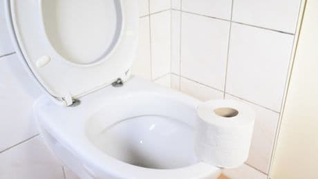 Toilettenspülung läuft nach? So beheben Sie das Problem selbst