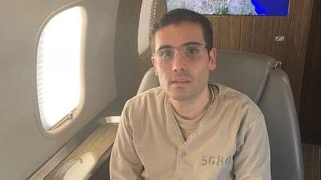 El dilema de Ovidio, el hijo de 'El Chapo' extraditado a EEUU: cadena perpetua o delatar a sus 3 hermanos