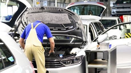 Deutschland - Bei den Autobauern ist der Job-Einbruch schon da