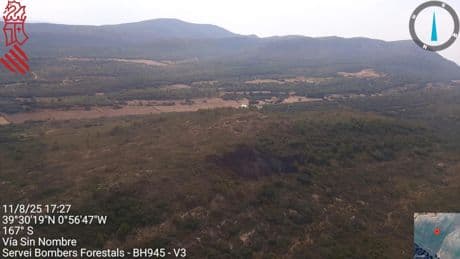 Estabilizado el incendio forestal de la zona del Pico del Tejo, situado entre Siete Aguas y Requena (Valencia)