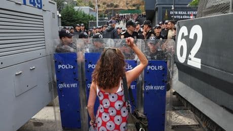 Repressionen gegen Opposition: Proteste in Istanbul eskalieren