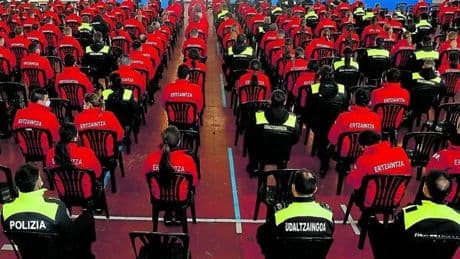 Bildu pide a los futuros policías municipales que se comprometan a portar y usar armas