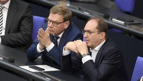 Asylrecht: Klage gegen Dobrindt und Wadephul nach Abschiebungen von Afghanen