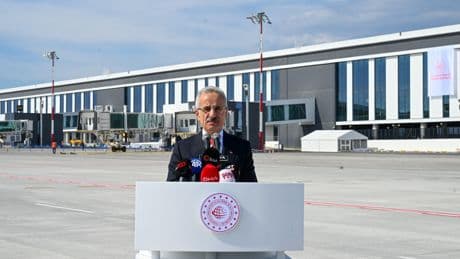 Bakan Uraloğlu: İstanbul Havalimanı, Avrupa'da en yüksek yolcu ve uçuş sayısına ulaştı