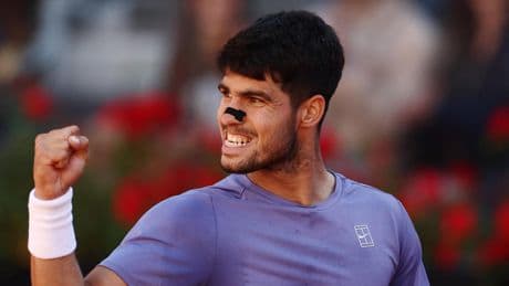 Carlos Alcaraz se cuela en la final del Masters de Roma tras derrotar a un errático Lorenzo Musetti en dos sets