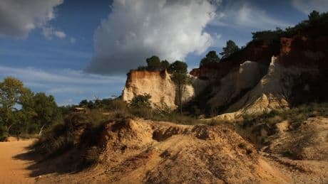Descubre "el Colorado de Francia": un cañón de tonos ocre que nos transporta a la otra punta del mundo