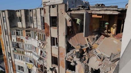 En direct, guerre en Ukraine : deux morts et quinze blessés dans une frappe russe sur Odessa, peu après la signature d’un accord entre Kiev et Washington sur les ressources naturelles