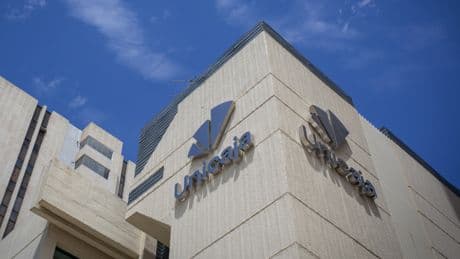 Unicaja cobra 56 millones al reordenar  su alianza con Caser