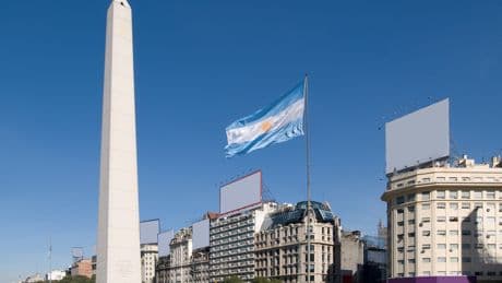 Las visitas de extranjeros a Argentina caen un 26,6% interanual en julio