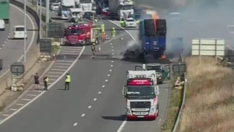 M6 traffic LIVE: Lorry fire shuts motorway as Birmingham Airport issues warning