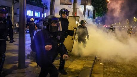 Dos muertos y más de 550 detenidos en los disturbios en Francia tras la victoria del PSG