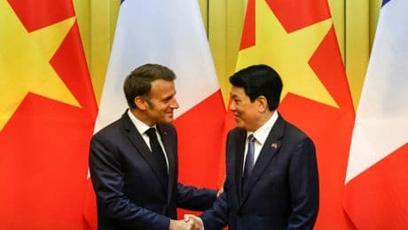 Au Vietnam, Emmanuel Macron défend un ordre mondial « fondé sur le droit »
